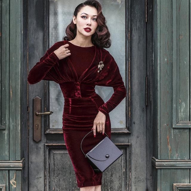 整个裙型是宫廷式设计显腰身S曲线,让身材线条更迷人