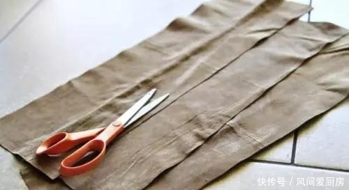  [实用]废弃仿貂皮裤子变身实用流苏包教程