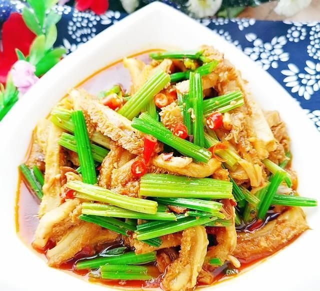 芹菜■芹菜梗爆炒牛肚,超级下饭哦!