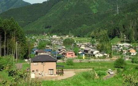 只要是农村户口，每家可领2700元，快告诉在家的爸妈！