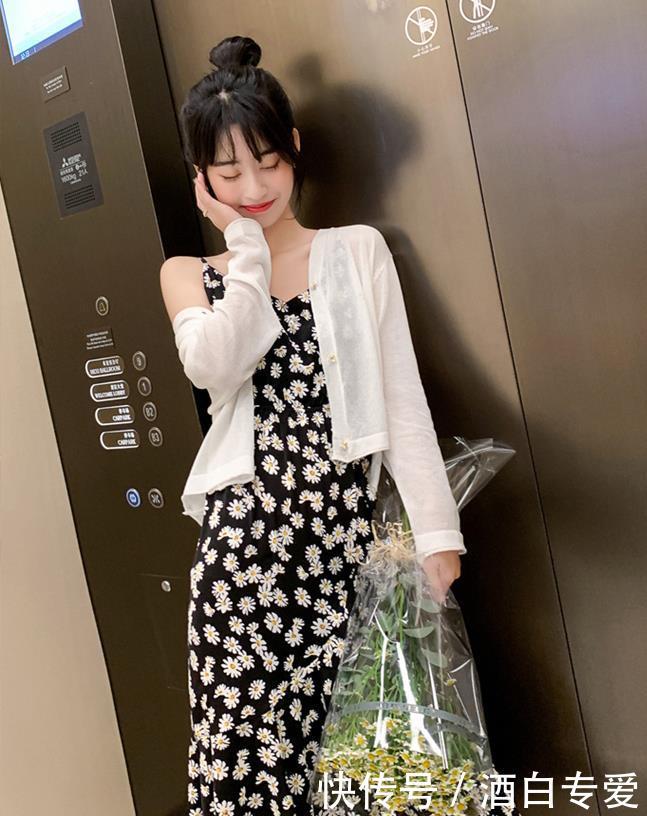 「碎花」初夏穿“碎花裙+防晒衣”,一半清新一半醉人,魅力四射美到犯规