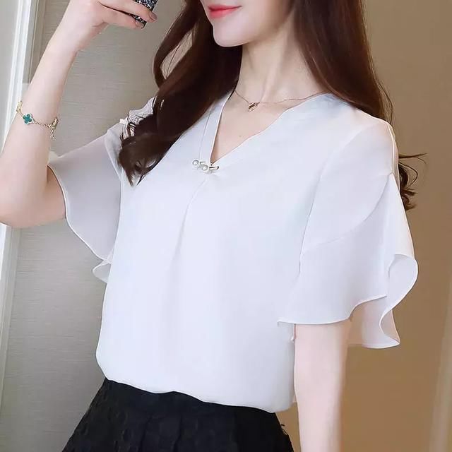 回头率爆棚的雪纺套装，香肩微露，优雅中还透着小性感