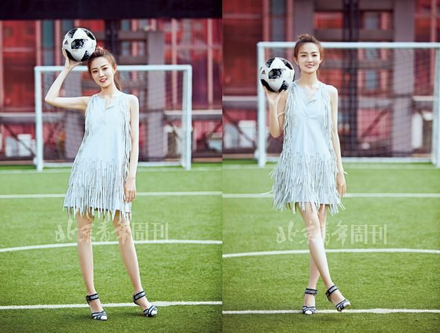 同是“足球宝贝”，徐璐优雅关晓彤清纯，黄圣依凭一双腿赢过两人