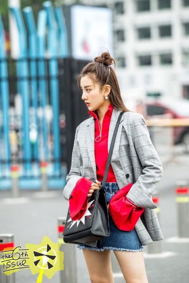 165宋祖儿和166周洁琼同穿西装，网友:大长腿和小短腿的差距!