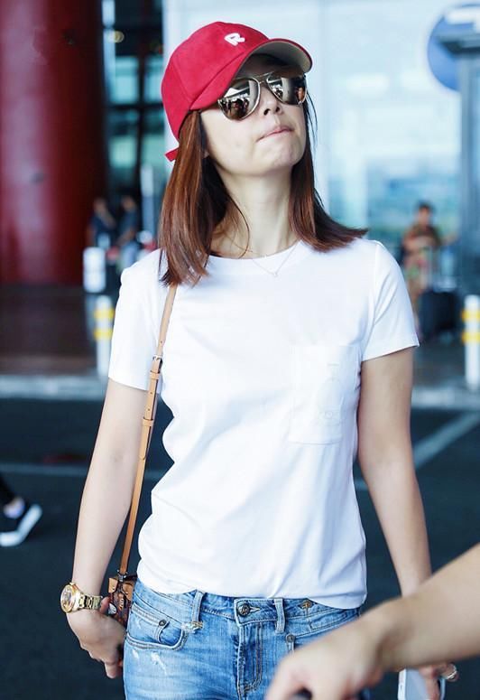 林心如素颜现身，戴29万的手镯背4万的包，网友:霍建华送的吗?