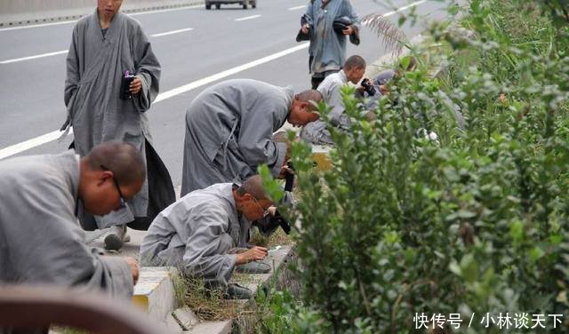 中国唯一不受捐赠的行脚僧，35个女僧风餐露宿，一日行走20里