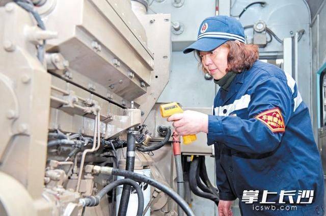 普速旅客列车发电车女乘务员宋娟娟：跟趟车仿佛跨了三个季节