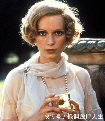 背叛养母嫁给养父伍迪艾伦,宋宜的手腕比邓文