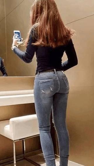 时尚俏美紧身裤，使双腿更修长，美女好身材一览无余