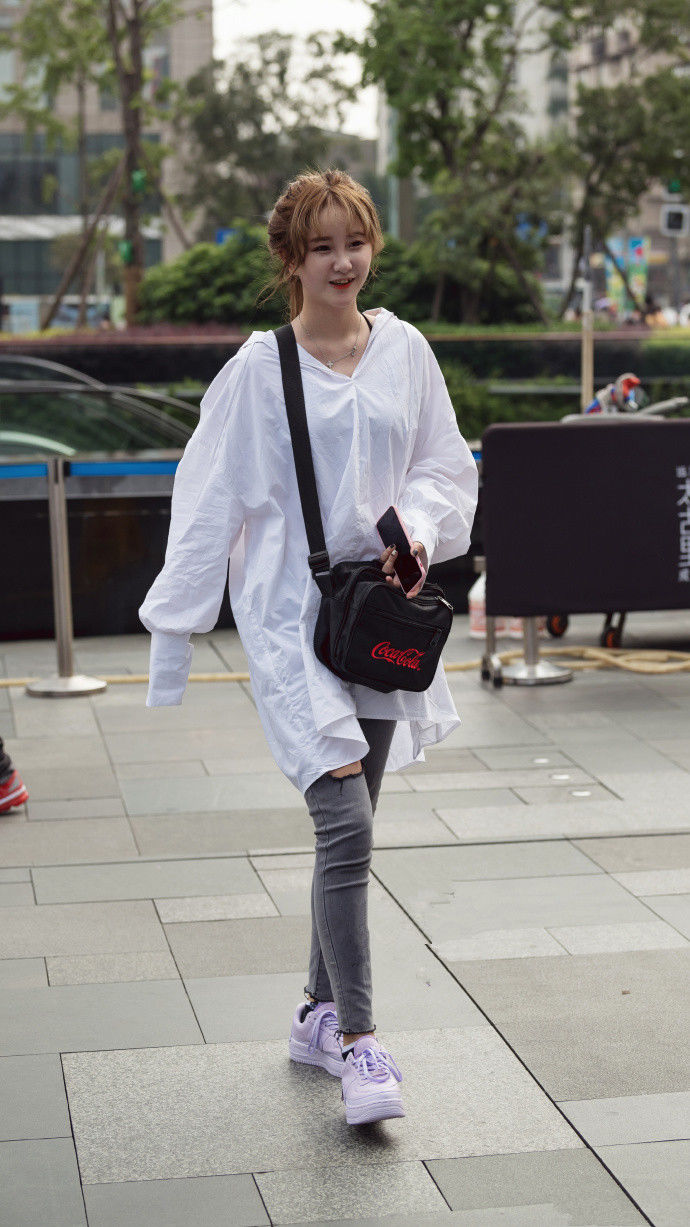 成都街拍，清新甜美风的夏季搭配，彰显成熟女人味!