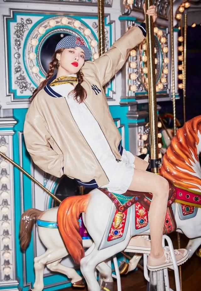 『穿搭指南』资讯丨泫雅示范 MLB 春日穿搭,可盐可甜,魅力难挡!