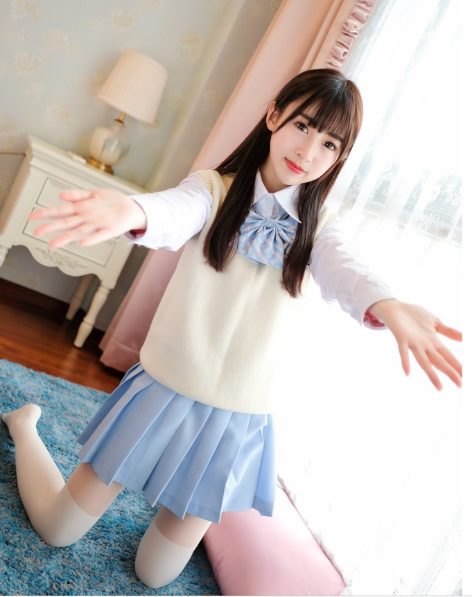 甜美白丝美腿少女：你快回家陪我，好想你