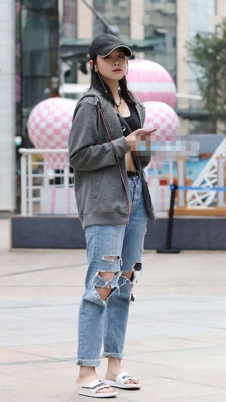  「感觉」街拍：阔腿牛仔裤到绿色中袖，看起来街头风十足的感觉