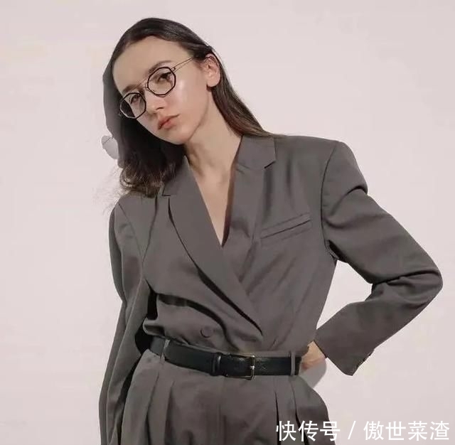 「细显」“穿大不穿小”out!现在流行这么穿,显腰细显腿长!