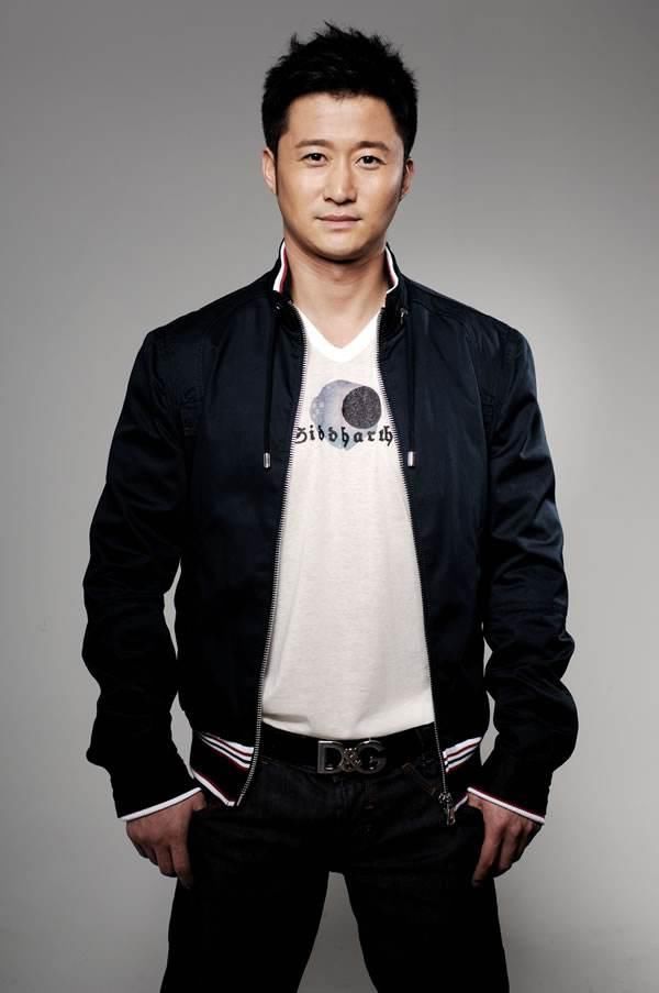 谢楠悼念去世外婆，自媒体为吸眼球用吴京黑白照，无良行为遭谴责