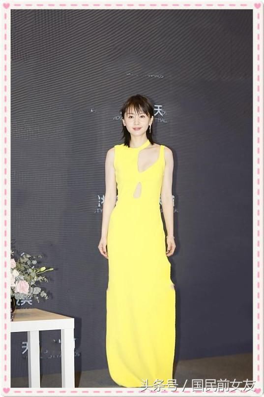 王子文真是够了！以为“破胃裙”够大胆，不料弯腰更让人大饱眼福