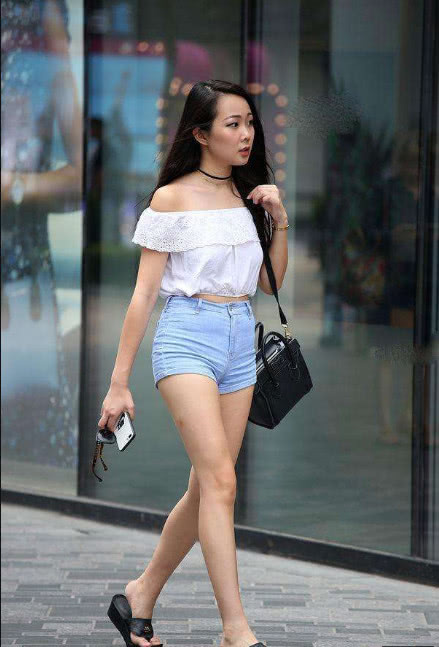 夏季紧身裤也能穿出纤细双腿曲线,有了它又不乏女性的灵动气质