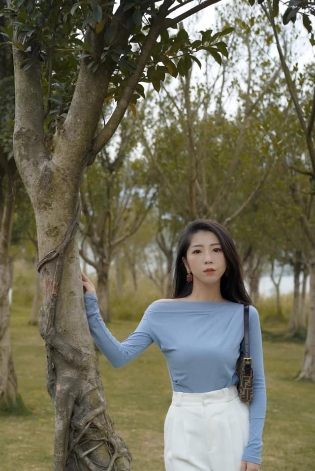  『大胸女性』胸大的女性穿搭显胖又尴尬？这些穿搭小技巧来帮忙，让你更纤细