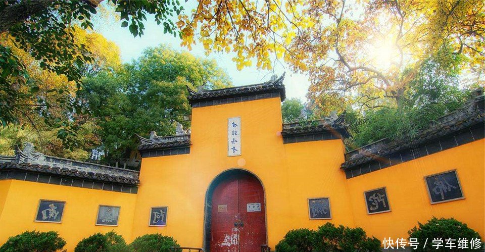 世界最大“卧佛”,横卧在山脚下面,游客不敢去拜,瘆得慌!