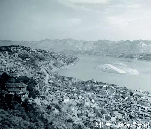 70年代，解放碑还是最高的建筑——老照片上的重庆记忆