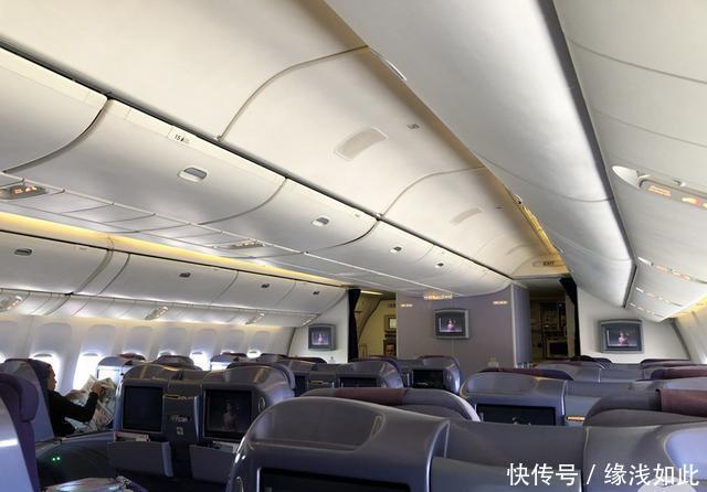 泰国航空波音777公务舱之旅,过道宽得离谱,十几年飞机保养不错