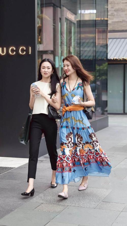 街拍美女: 第二位简直太高冷, 最后一位是女孩子的梦想!