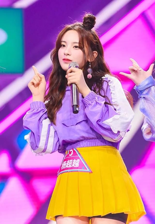 101女孩的少女感，原来靠这些“塑料”单品就能get？