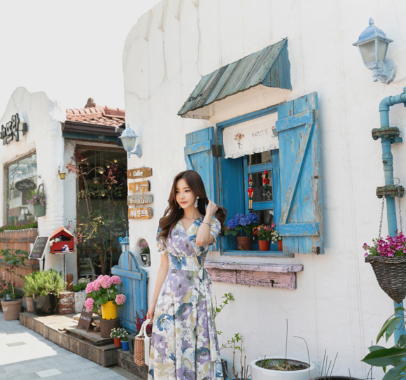 女神孙允珠，油墨水彩阿尔勒田园花亭长裙