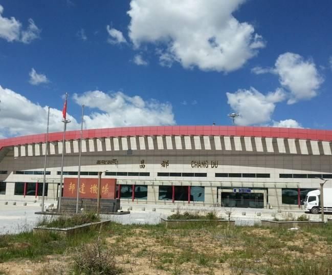 世界上气候最恶劣的机场:跑道长达5公里，外媒大赞中国工程