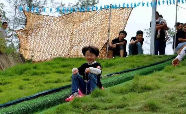 如今在农村，你要是会干、能干一定是大有前程的！干什么赚钱呢？