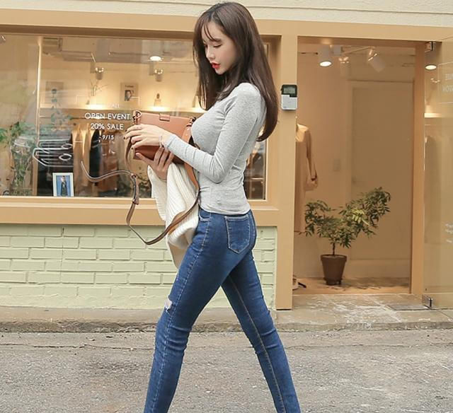  【舒适】牛仔裤能更好的秀出女人完美身材,展现迷人的女人魅力