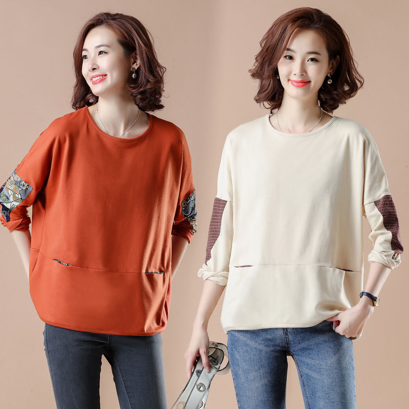 52岁妈妈不爱穿裙子，只钟爱这棉麻小衫，毕竟洋气高贵又减龄