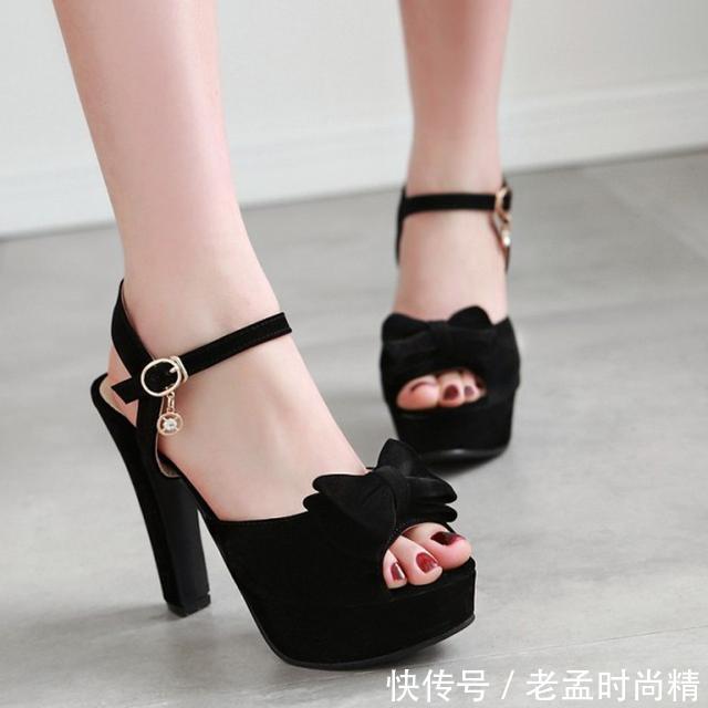  [打造]时下流行鱼嘴凉鞋，甜美又减龄，打造俏皮少女感