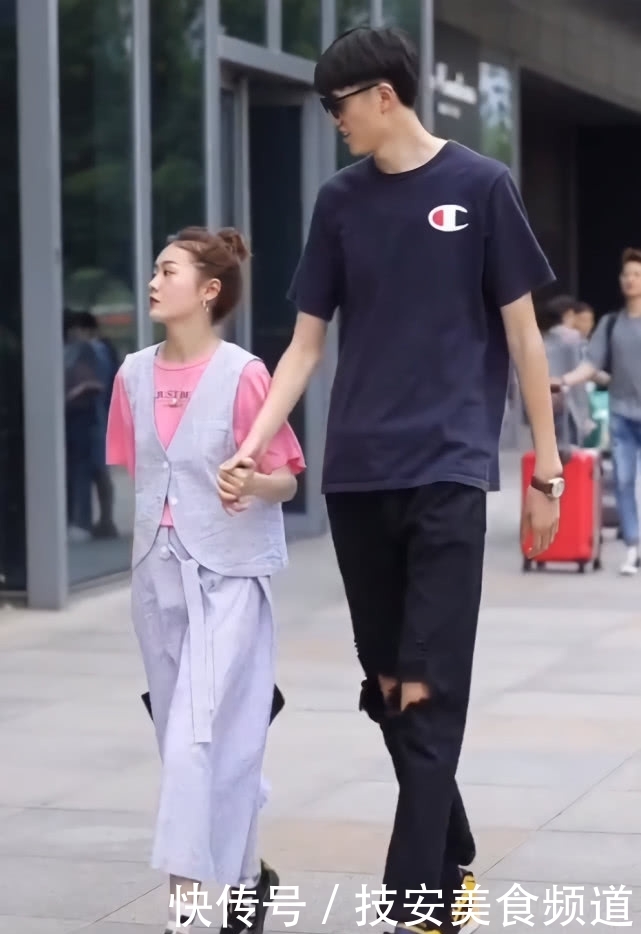  「生则是穿」全网身高差最大情侣：“我穿裙挡腿，只为显你腿更长”，甜爆！