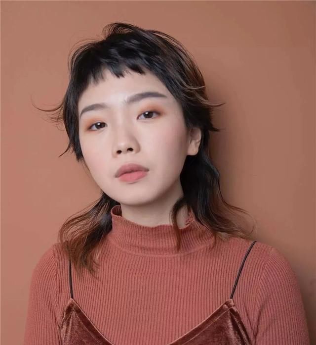 「适合的洗」头发多久洗一次最好?多数人一直都做错了,难怪掉发严重发际线高