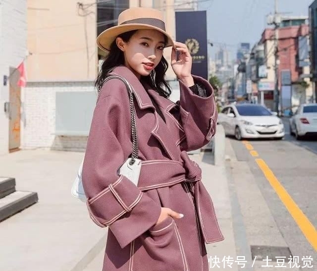  [女人]一个精致的女人冬日离不开羊绒大衣，时髦修身，显得时尚利落