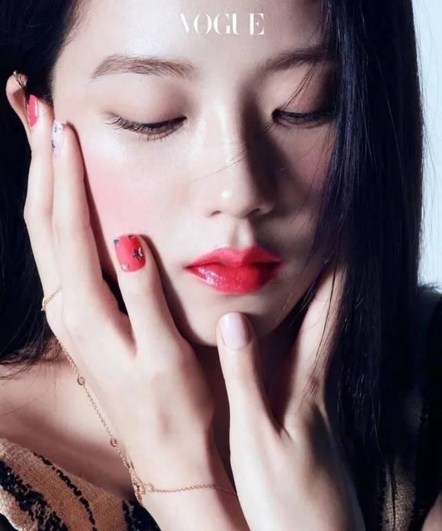  春夏：MAC、3CE 的春夏口红好看哭了！涂上显白 3 个度！！！