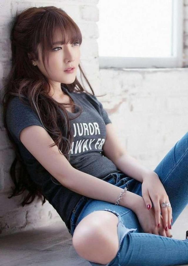 紧身裤让你变得修长又高挑，增加不少的立体感！