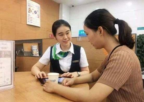 假如:一次性在银行存一个亿,银行会给你什么待