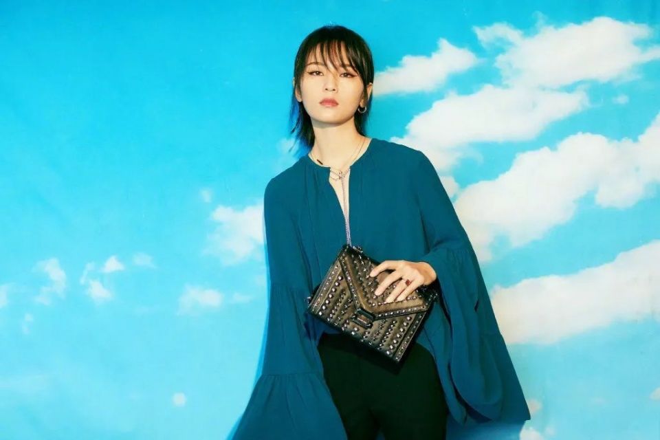 唐嫣宋茜亲自告诉你，秋冬穿什么流行色最显白!