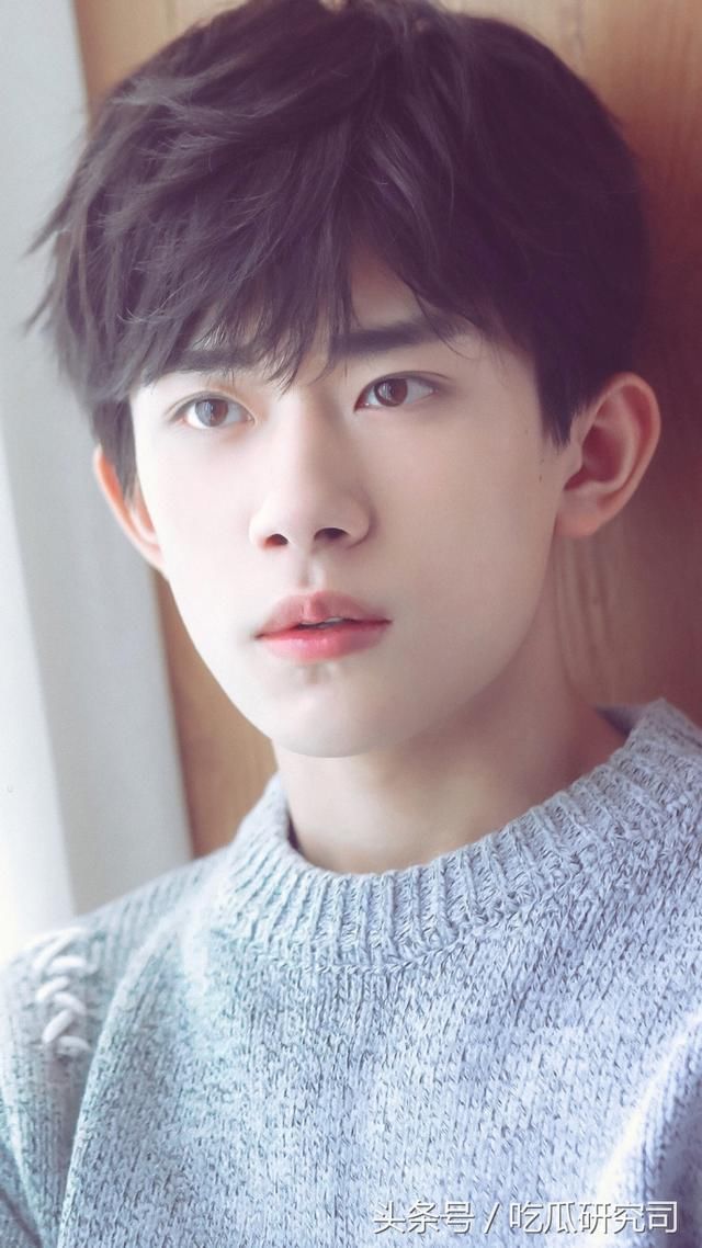 吴亦凡与蔡徐坤、易烊千玺撞了同款发型，网友大呼接受无能！