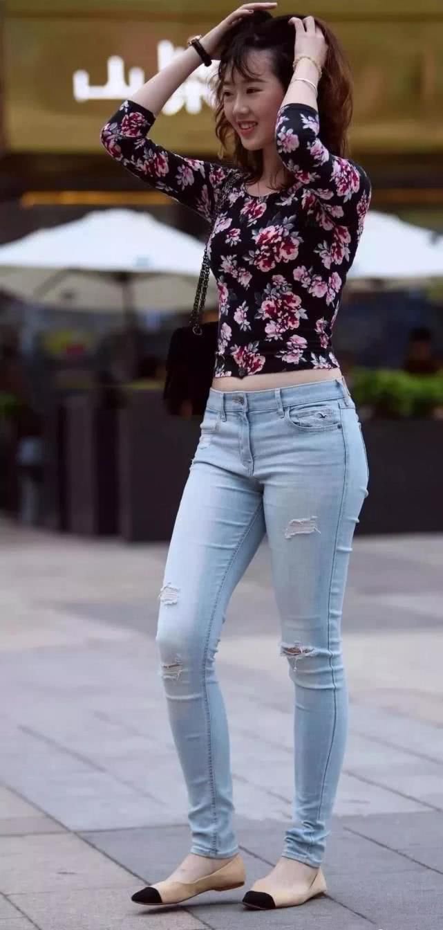 七夕节送女友紧身牛仔裤，经济实惠，让女友更美，爱心倍至