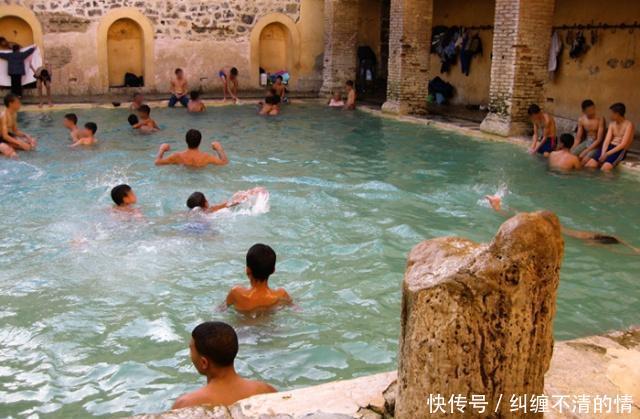 在有2000多年历史的温泉澡堂泡澡是一种怎样的体验!