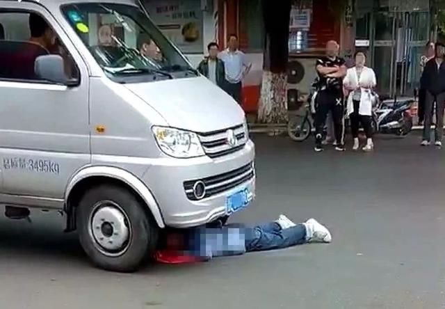 辟谣街头“碰瓷”?原来真相是……