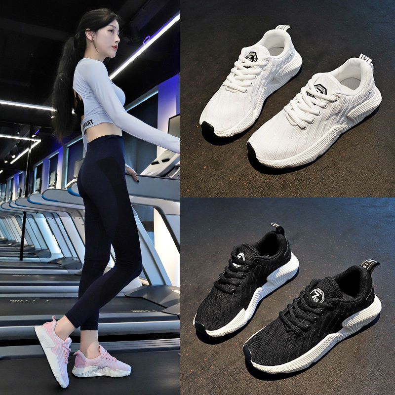 这女鞋刚上市就红了,一双比一双洋气,配上牛仔裤小脚裤咋穿咋美