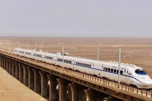  【全长】十年磨一剑，中国建设全球首条沙漠高铁，双线全长约480