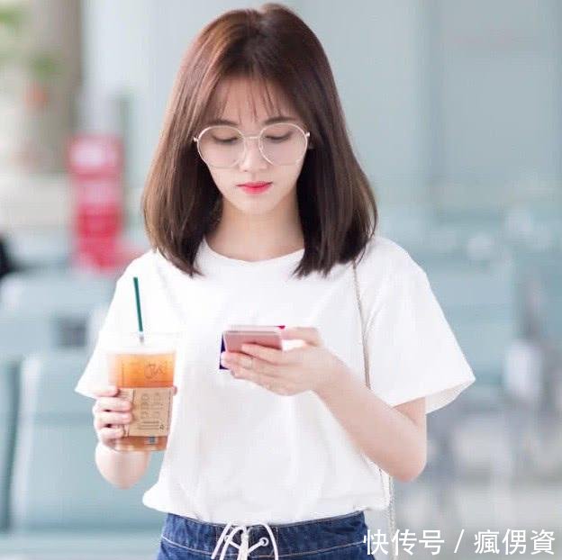 鞠婧祎没衣服穿了竟把卫衣当连衣裙穿,搭配起来意外有个性!