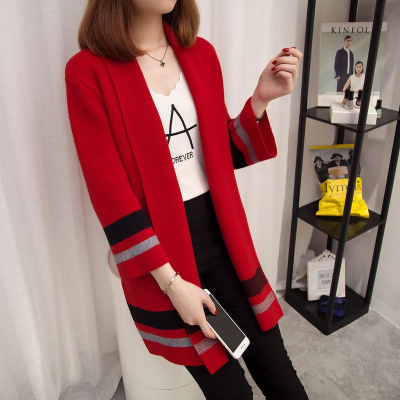 现在流行的是针织小外套,时髦洋气又挡风,迷人又好看