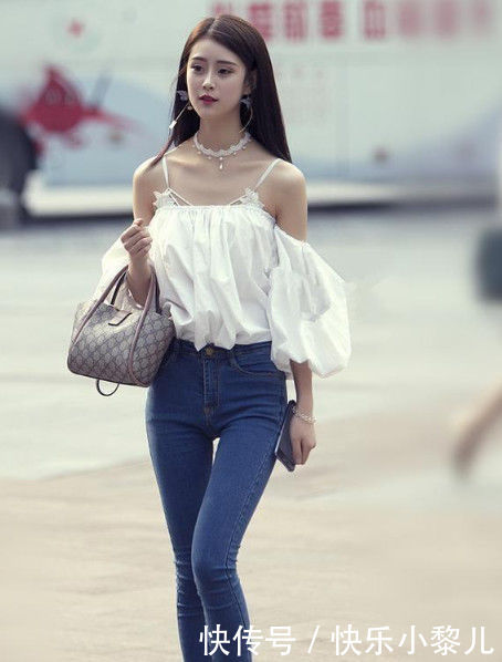 [ 气质]仙女般的气质，哪一位最美，街拍：羞涩可人的小姐姐