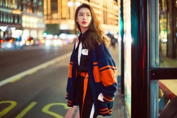 你的穿搭过时啦!跟戚薇、屈楚萧学最潮穿法，分分钟朋友圈点赞过